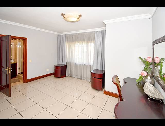 6 BEDROOM HOUSE FOR SALE IN CROWN NORTH